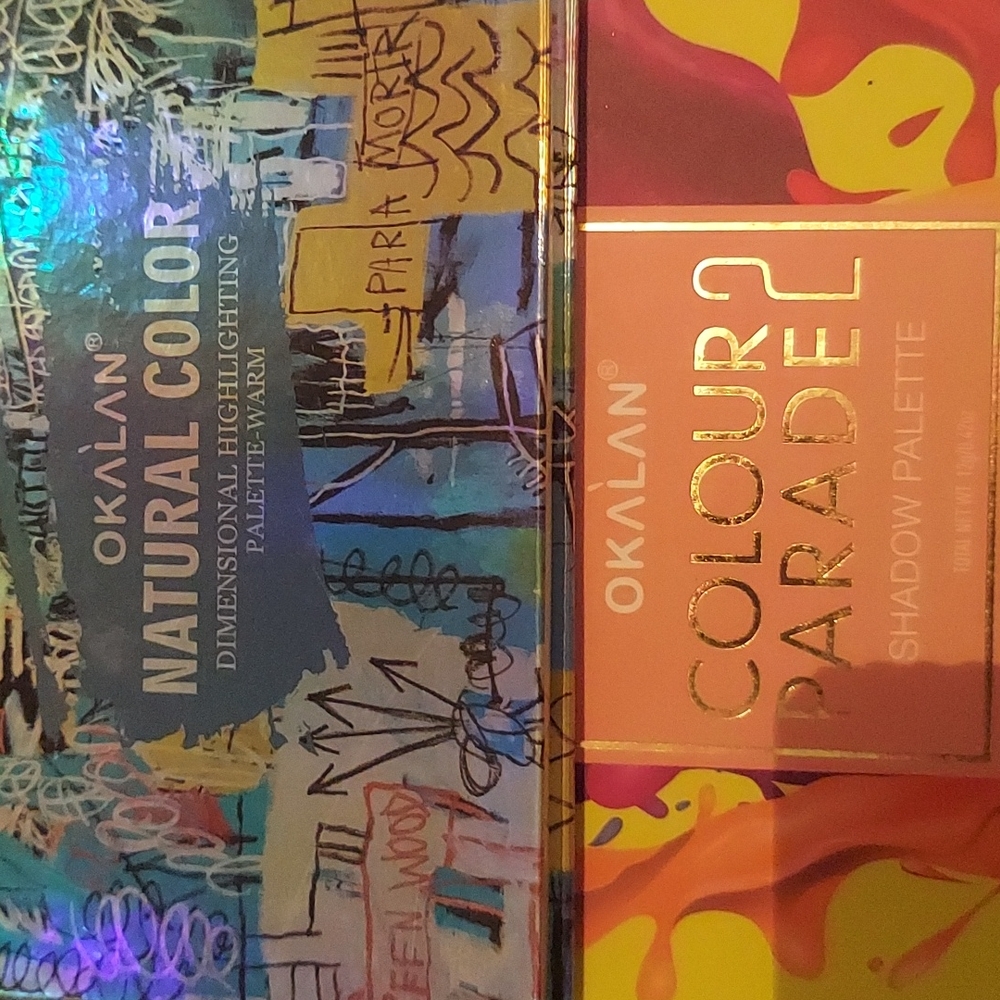 2 OKAĹAN eyeshadow palettes
